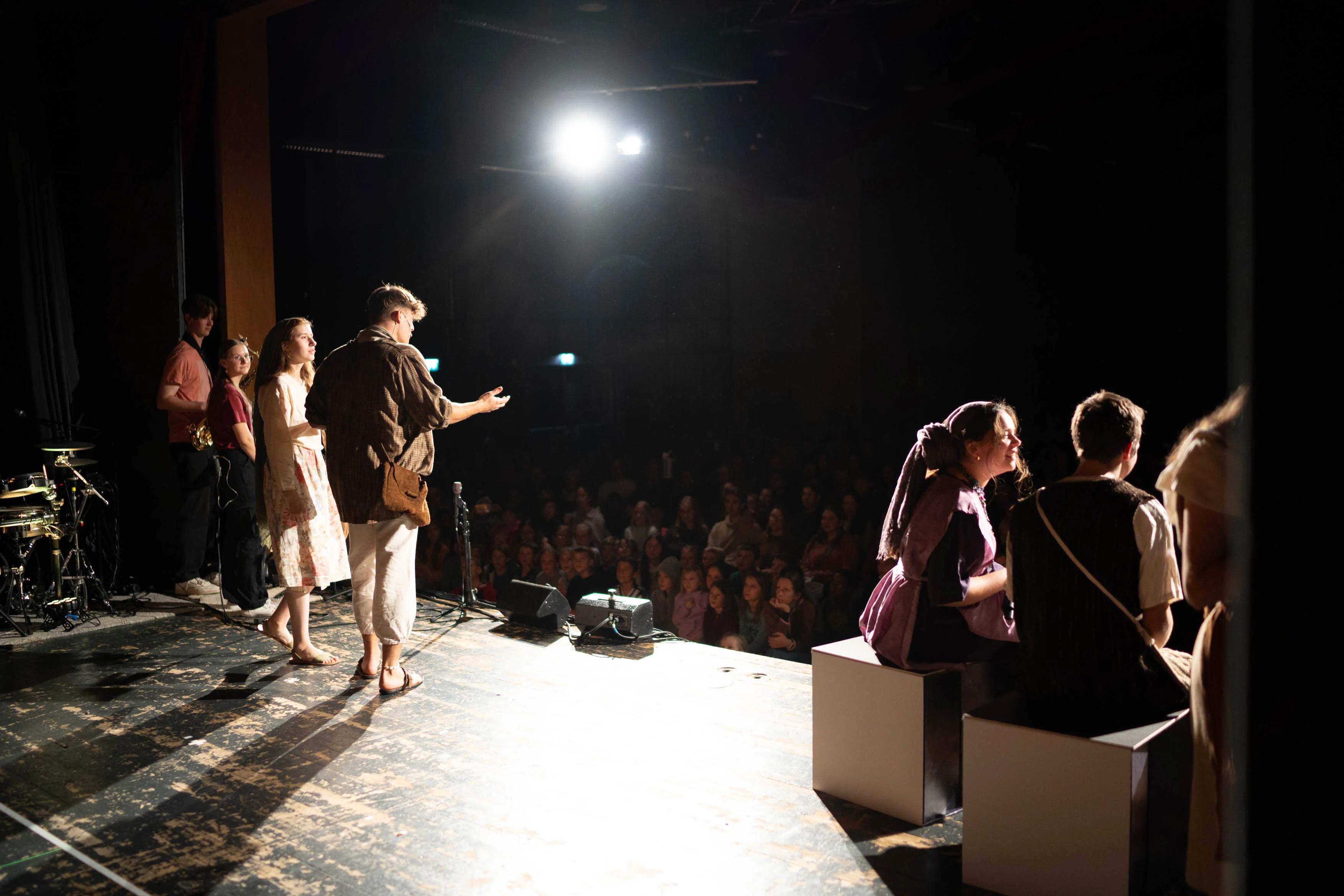 02105_Adonia_2023_LQ