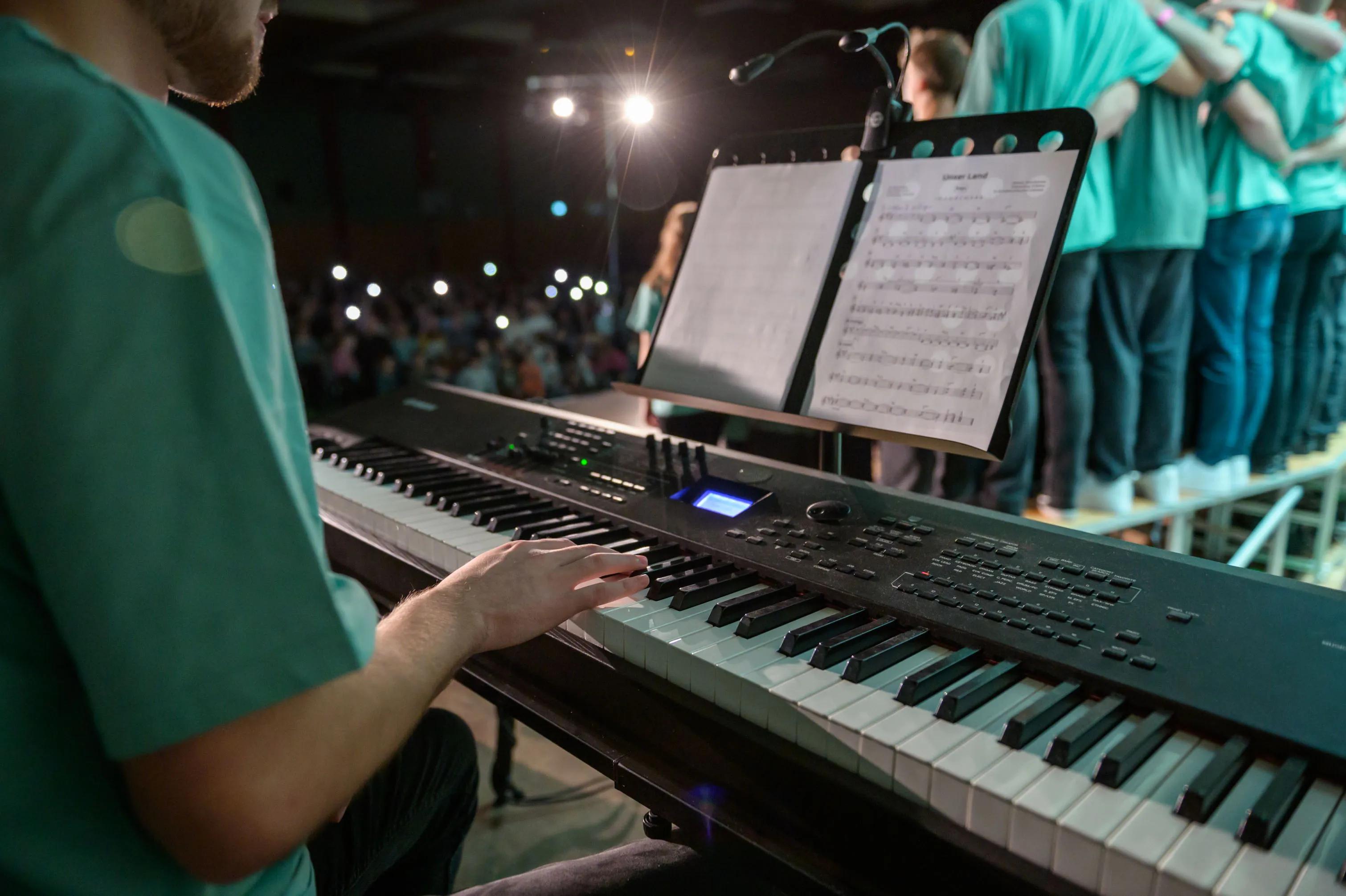 20241031_3861_Adonia_LQ