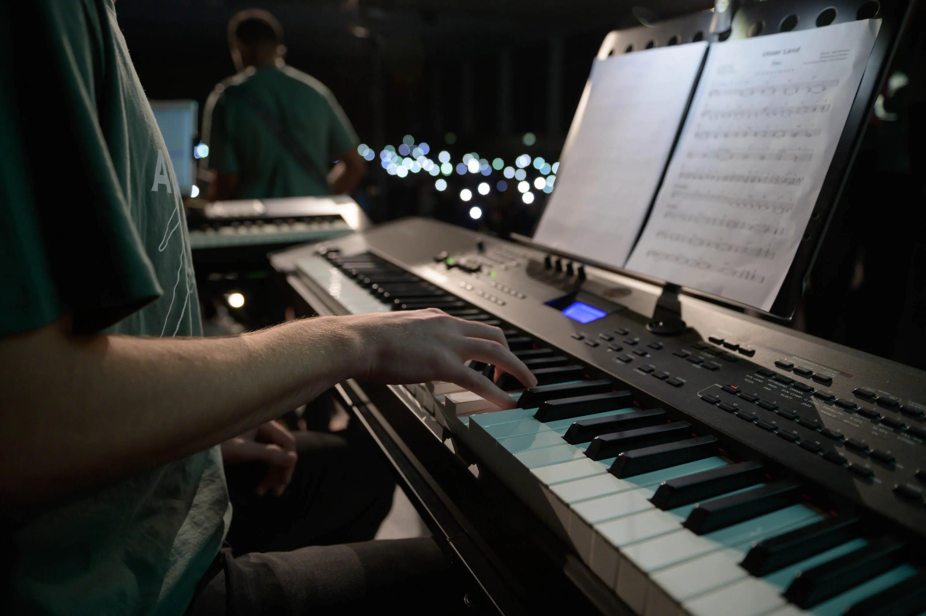 20241102_5837_Adonia_LQ