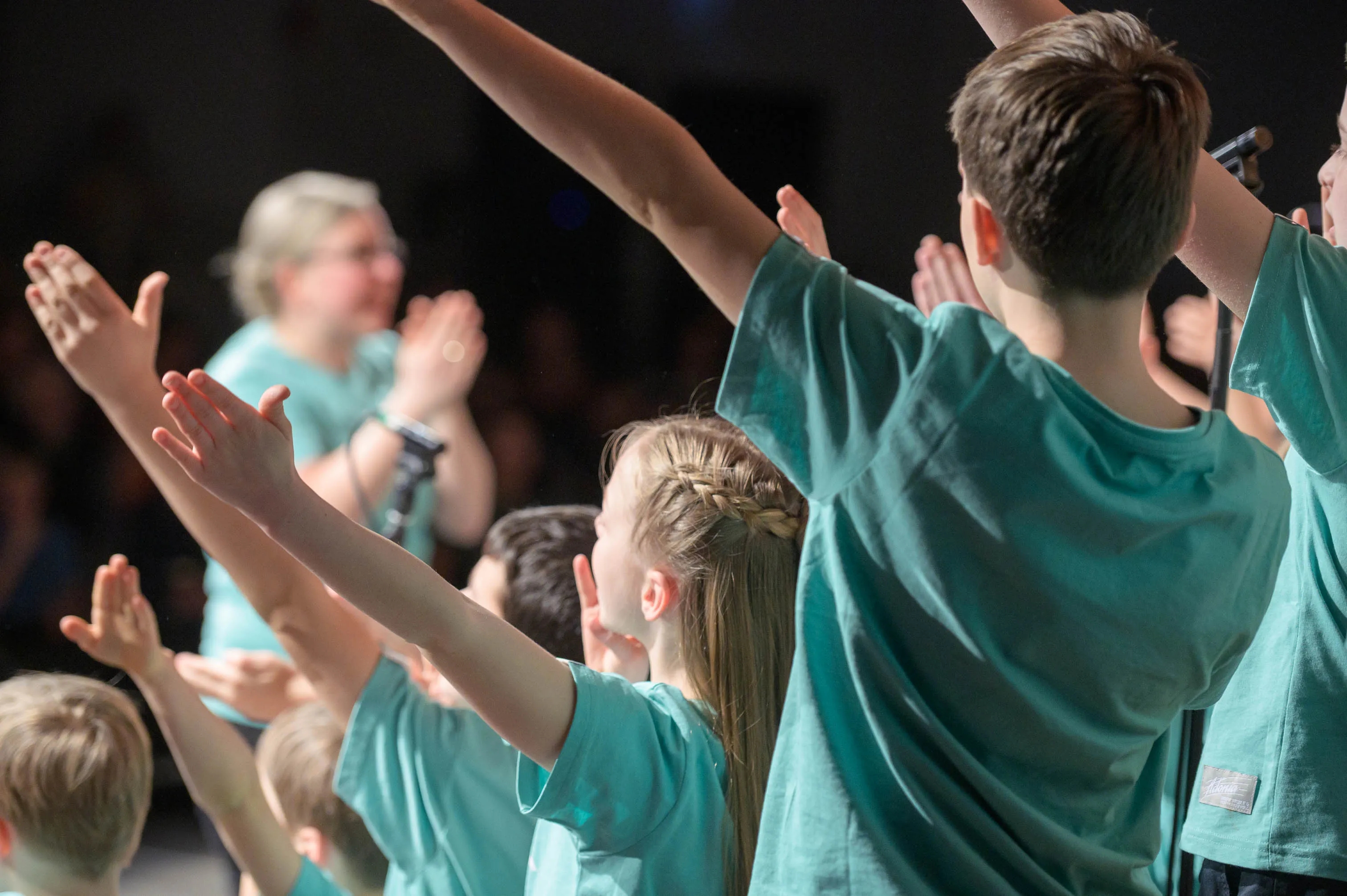 20250308_2251_Adonia_LQ