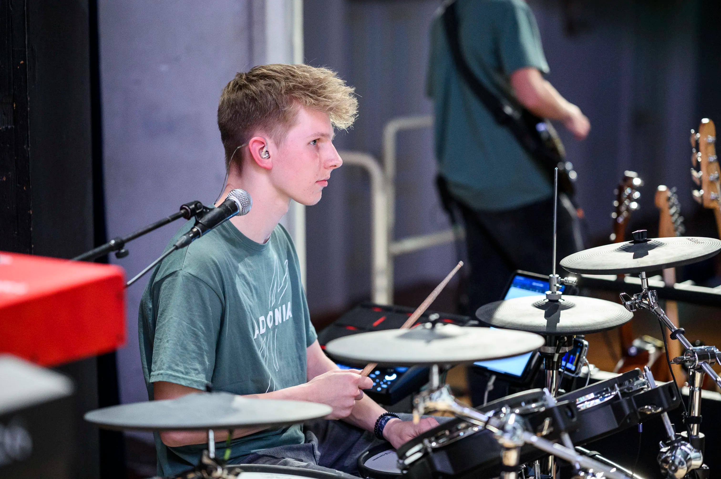 20250418_6888_Adonia_LQ