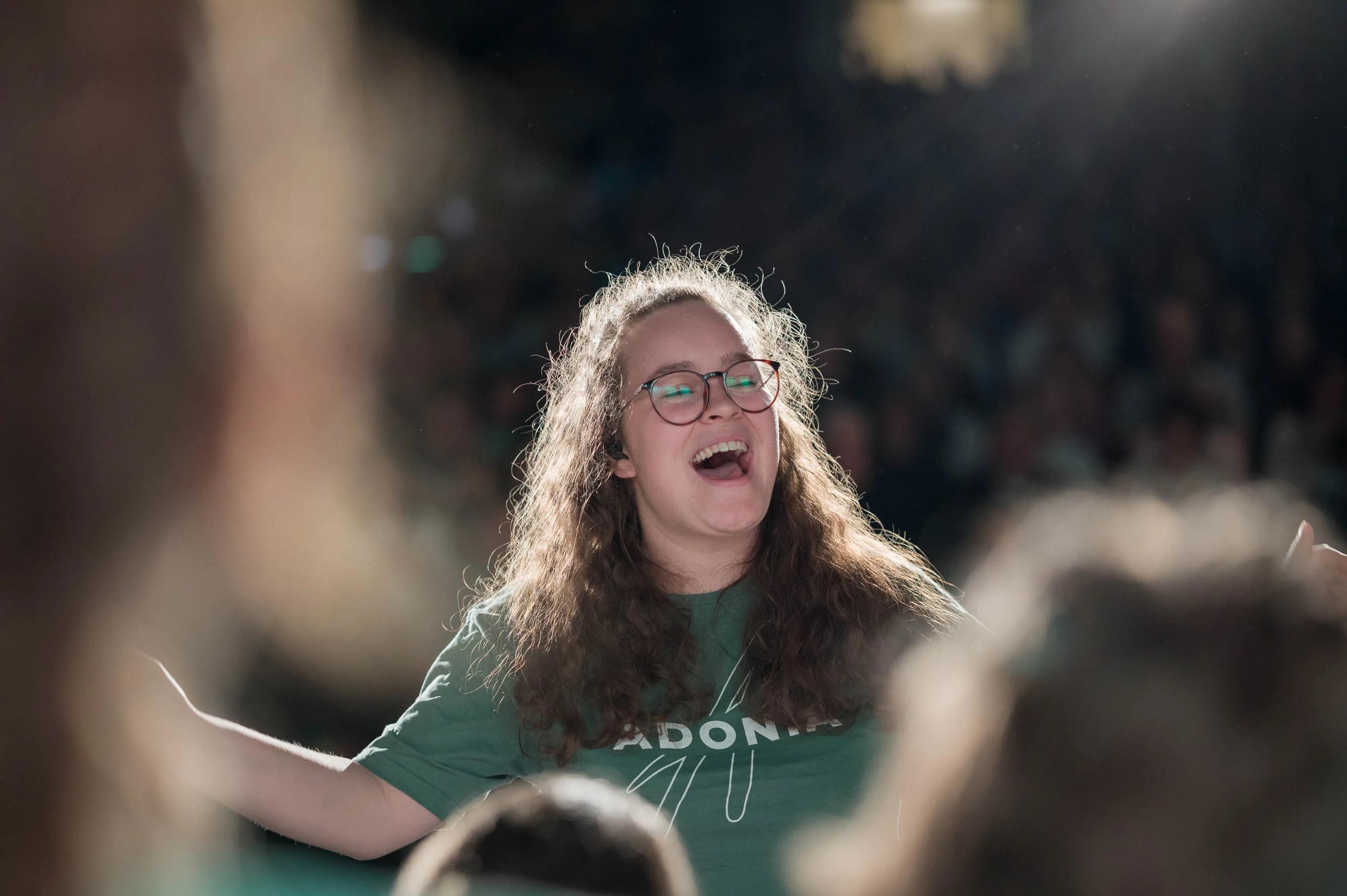 20250424_1547_Adonia_LQ